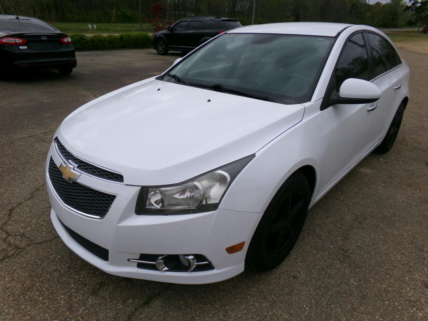 2014 White /Gray Chevrolet Cruze SE (1G1PC5SB0E7) with an 1.4L Turbo engine, automatic transmission, located at 401 First NE, Bearden, AR, 71720, (870) 687-3414, 33.726528, -92.611519 - Photo#0